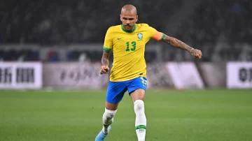 Dani Alves seguirá preso, acusado de violación