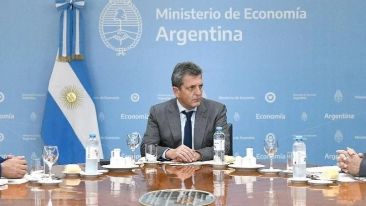 Massa anunció una renegociación con el FMI y una investigación por la corrida del dólar vinculada al “lavado de dinero”