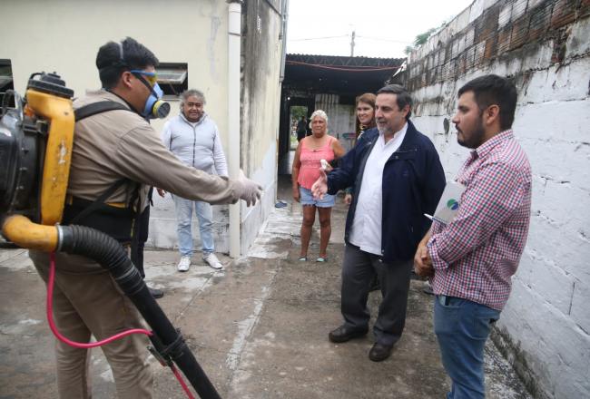 El Ministro de Salud recorrió los barrios más afectados por el Dengue