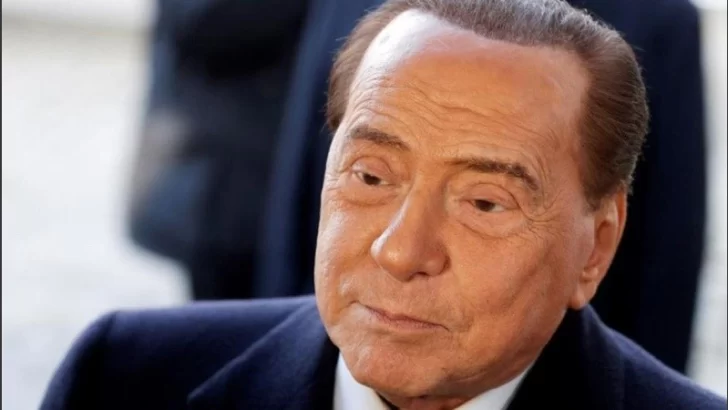 Después de doce días, Silvio Berlusconi dejó la terapia intensiva y se recupera “favorablemente”