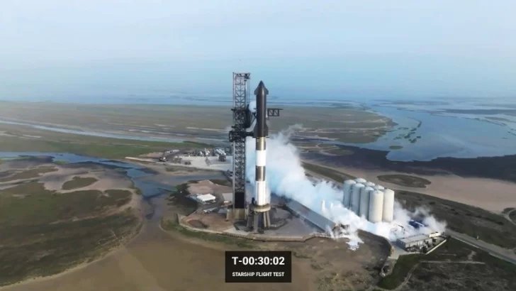 El cohete más grande de la historia explotó en el aire minutos después de su lanzamiento: las imágenes