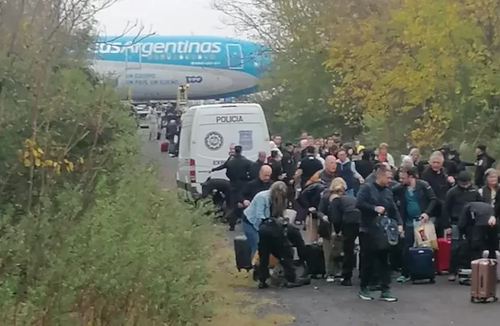 Por una amenaza de bomba obligaron a evacuar un avión de Aerolíneas Argentinas antes de su vuelo a Miami