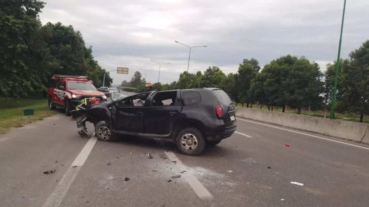 Una camioneta volcó en la autovía a Tafí Viejo