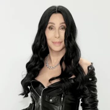 Toda una inspiración: Cher, a sus 76 años, presume de un vientre tonificado y envidiable