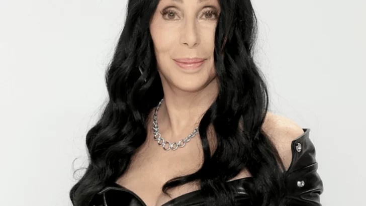 Toda una inspiración: Cher, a sus 77 años, presume de un vientre tonificado y envidiable