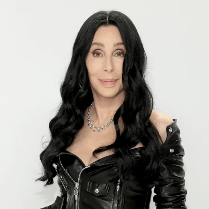 Toda una inspiración: Cher, a sus 77 años, presume de un vientre tonificado y envidiable