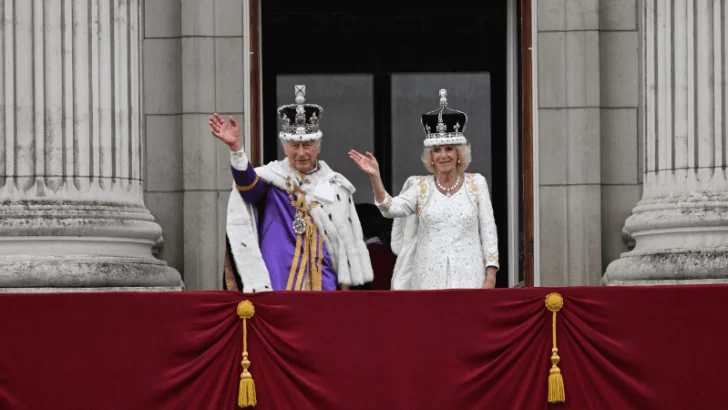 Carlos III y su esposa Camila fueron coronados como reyes del Reino Unido en una impactante ceremonia