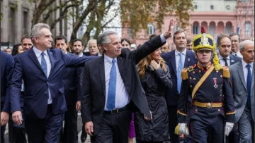 Alberto Fernández participó del acto de promesa de lealtad a la bandera de alumnos en la quinta de Olivos