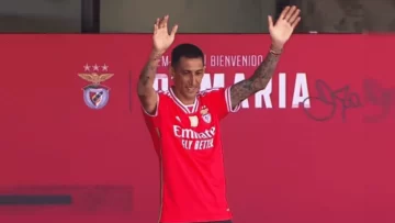 Ángel Di María fue presentado en Benfica junto a la estatua de Eusebio: “Tenía ganas de volver a casa”