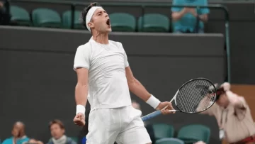 Tenis: el argentino Tomás Etcheverry luchó y se metió en la segunda ronda de Wimbledon