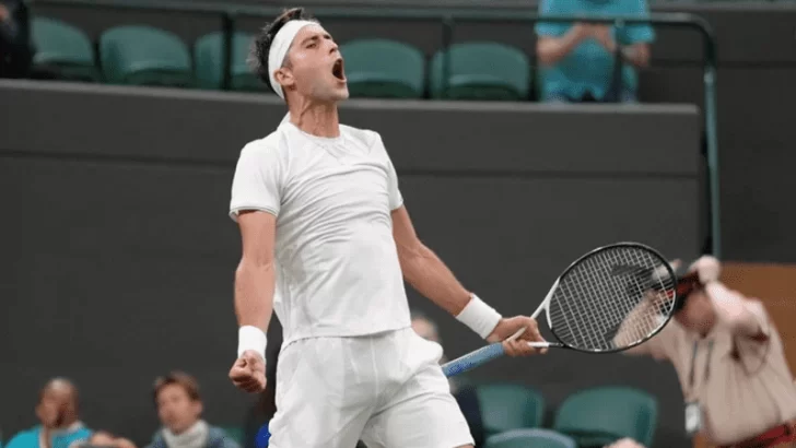 Tenis: el argentino Tomás Etcheverry luchó y se metió en la segunda ronda de Wimbledon