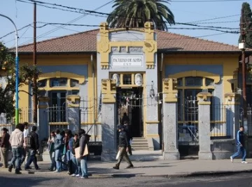 Alumnos de la escuela de Bellas Artes reclaman por una representación en el Consejo Educativo