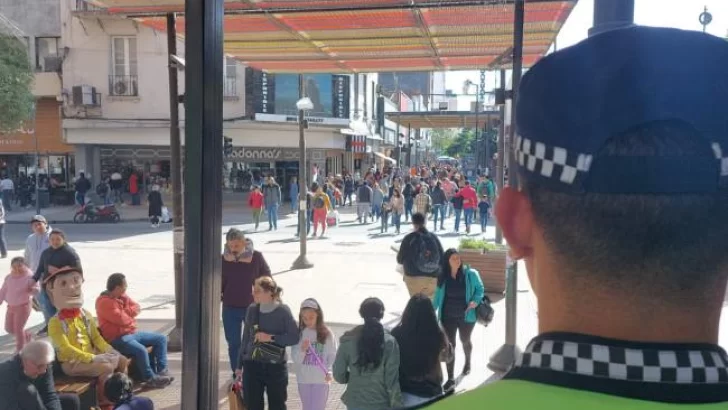 Refuerzan la presencia policial en zonas comerciales por las ventas del “Día del Niño”