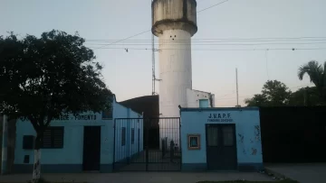 Empleados de la Junta Potable del Agua en El Manantial protestan por falta de pagos