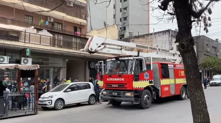 Los Bomberos lograron controlar un incendio que se produjo en un departamento