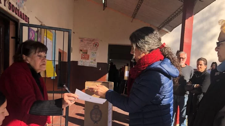 La precandidata a Diputada Nacional, Raquel Grassino, emitió su voto