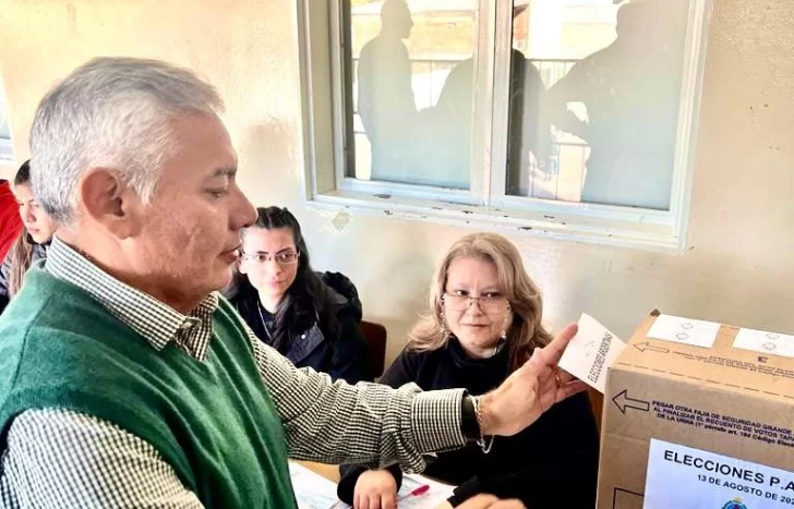 Alfredo “Fredy” Toscano, Secretario de Obras Públicas de la provincia, emitió su voto