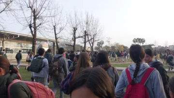 Evacuaron cuatro instituciones educativas y una empresa por amenazas de bomba