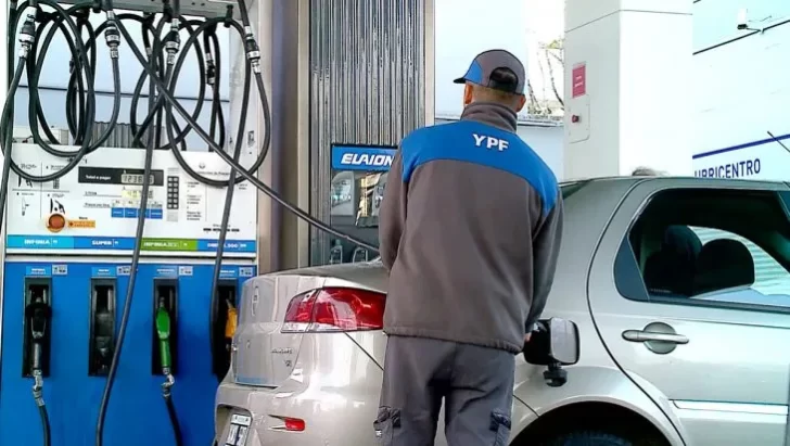 YPF bajaría el precio de sus combustibles en octubre