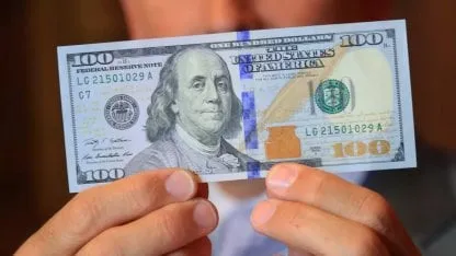 Se registró una leve baja en el precio del dólar blue