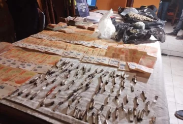 La Policía secuestró marihuana, municiones de guerra y casi un millón de pesos