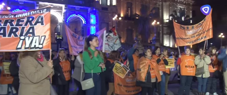 Sitas marchó hacia Plaza Independencia en el marco de los reclamos por la Ley de Carrera Sanitaria