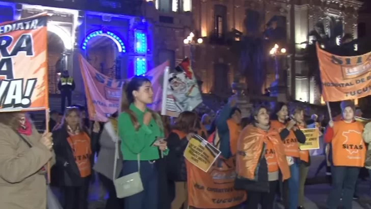 Sitas marchó hacia Plaza Independencia en el marco de los reclamos por la Ley de Carrera Sanitaria