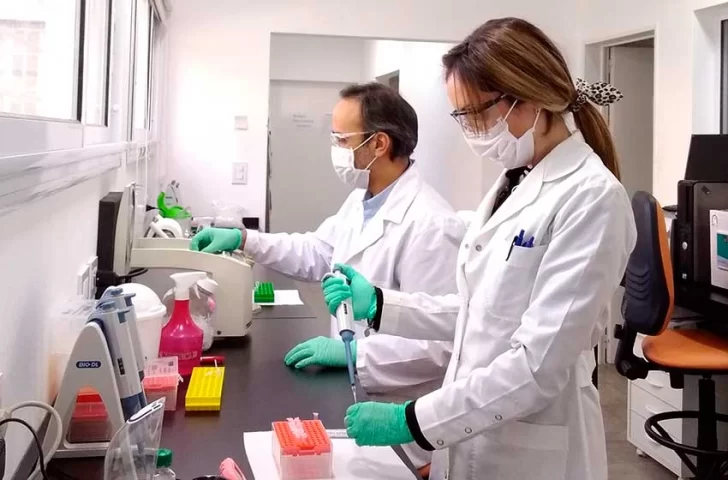 Bioquímicos amenazan con dejar de atender pacientes por la inflación