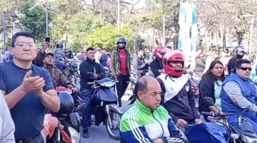 Choferes de Uber se manifestaron en Casa de Gobierno tras la determinación de declarar ilegal la app en Tucumán