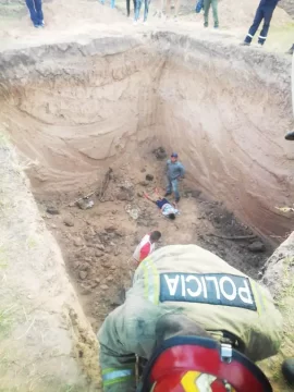 Rescatan a un niño que cayó en un pozo de seis metros de profundidad