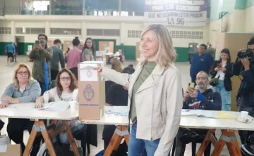 La candidata a presidenta Myriam Bregman emitió su voto