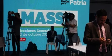 En el búnker de Unión por la Patria esperan a Sergio Massa