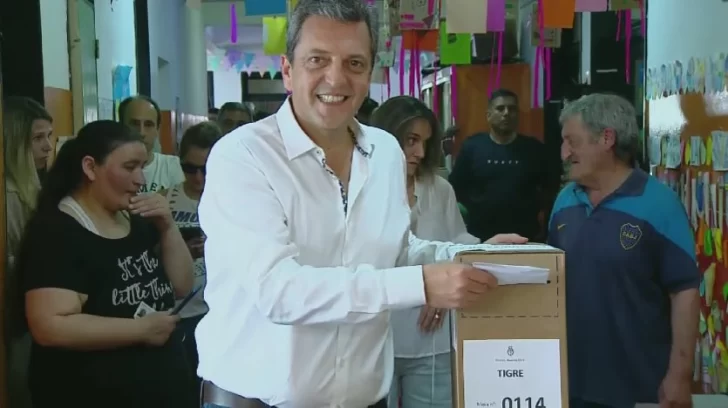 El candidato a presidente Sergio Massa emitió su voto