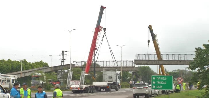 Retiraron el puente peatonal luego de que un camión impactara contra una de sus columna