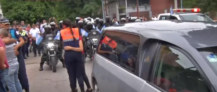 Familiares, amigos y compañeros le dieron el último adiós al bombero Emanuel Agudo