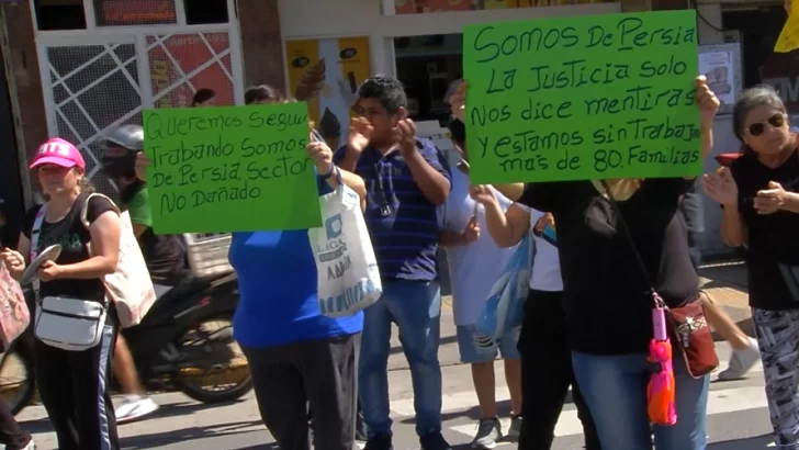 Puesteros del mercado Persia protestaron en Plaza Independencia