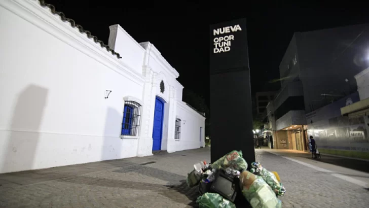 Una misteriosa estructura frente a la Casa Histórica despertó las críticas entre los tucumanos