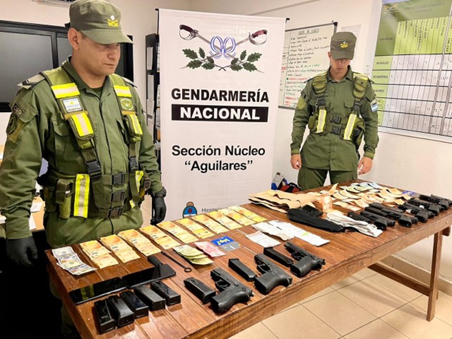 Dos ciudadanos chilenos transportaban armas de fuego en un colectivo