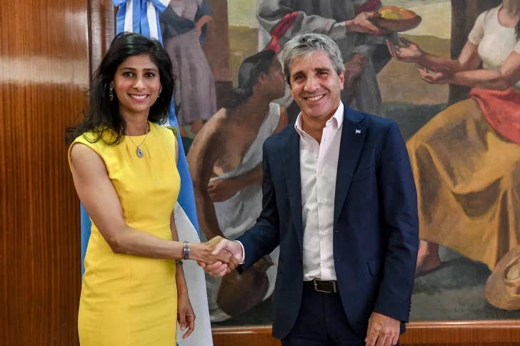 Caputo analizó con Gita Gopinath la marcha de la economía y el acuerdo con el FMI