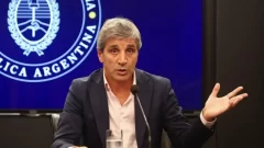 El ministro Caputo criticó el aumento em las dietas de los senadores