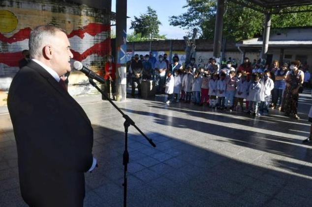 El gobernador ratificó que el lunes 4 comienzan las clases en todas las escuelas de la provincia