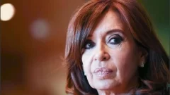 Cristina Kirchner criticó a Javier Milei: “Es la economía bimonetaria, estúpido”.
