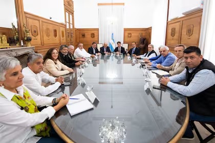 El Gobierno se reunió con la CGT en medio de tensiones por la reforma laboral