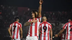 San Martín de Tucumán venció por 2-0 a Patronato como local