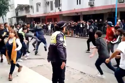 Habló la madre de un alumno tras la brutal pelea entre dos colegios de Tucumán: “mi hijo está bajo tratamiento psicológico”