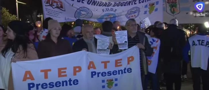 Docentes se manifestaron en plaza Independencia por mejoras salariales