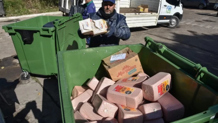 Fueron incinerados más de 980 kilos de alimentos en mal estado