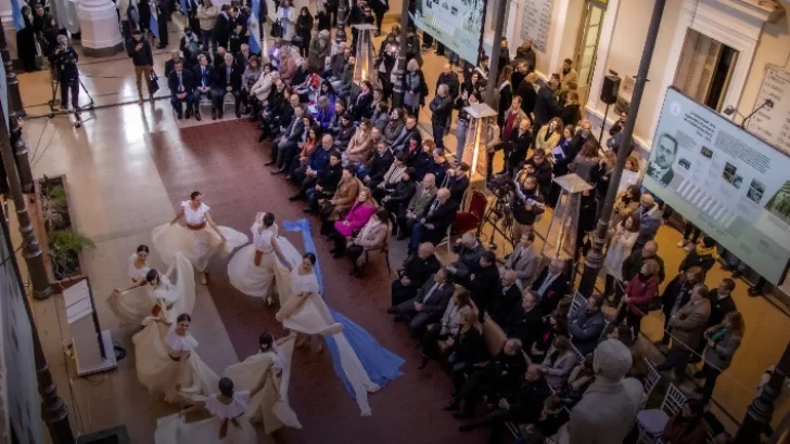 Conmemoraron los 110 años de la creación de la UNT y los 214 de la Revolución de Mayo