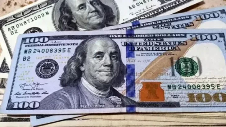 El dólar blue alcanzó un nuevo récord y cotiza a $1.300