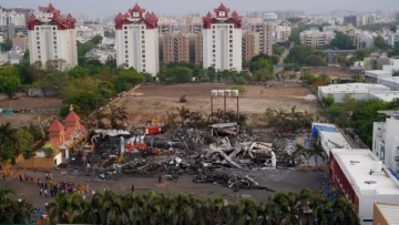 Incendio en un parque de diversiones de India dejó 27 muertos, varios de ellos niños